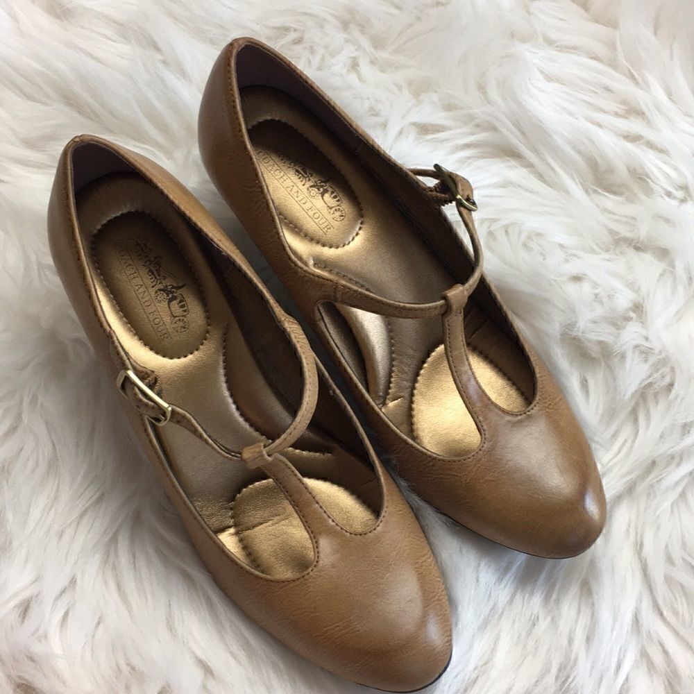 Coach and Four | Leather Mary Jane Pumps | 6.5